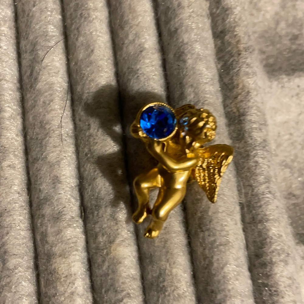 Vintage Avon engle pin